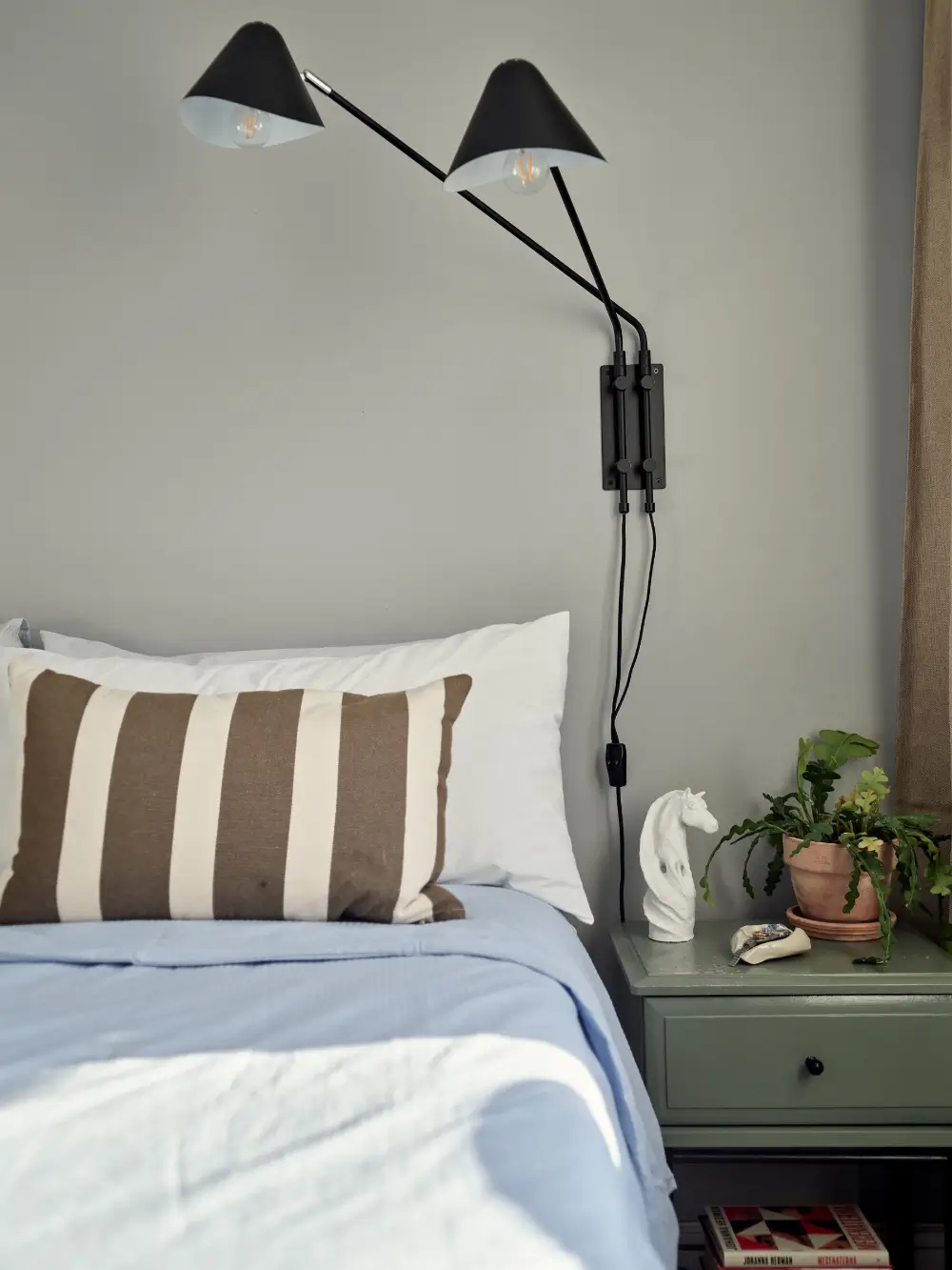 Wooden Floor and a Bistro-Style Kitchen in a Swedish 1930s Apartment 12 art-renovated-kitchen-cozy-small-1930s-apartment-sweden-nordroom