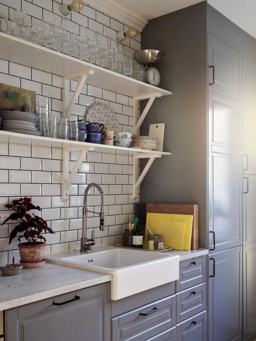 Wooden Floor and a Bistro-Style Kitchen in a Swedish 1930s Apartment 18 art-renovated-kitchen-cozy-small-1930s-apartment-sweden-nordroom