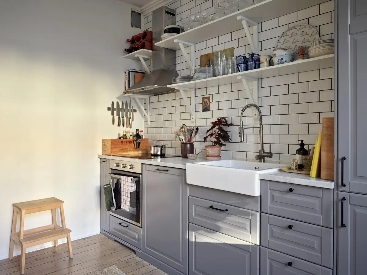 Wooden Floor and a Bistro-Style Kitchen in a Swedish 1930s Apartment 23 art-renovated-kitchen-cozy-small-1930s-apartment-sweden-nordroom