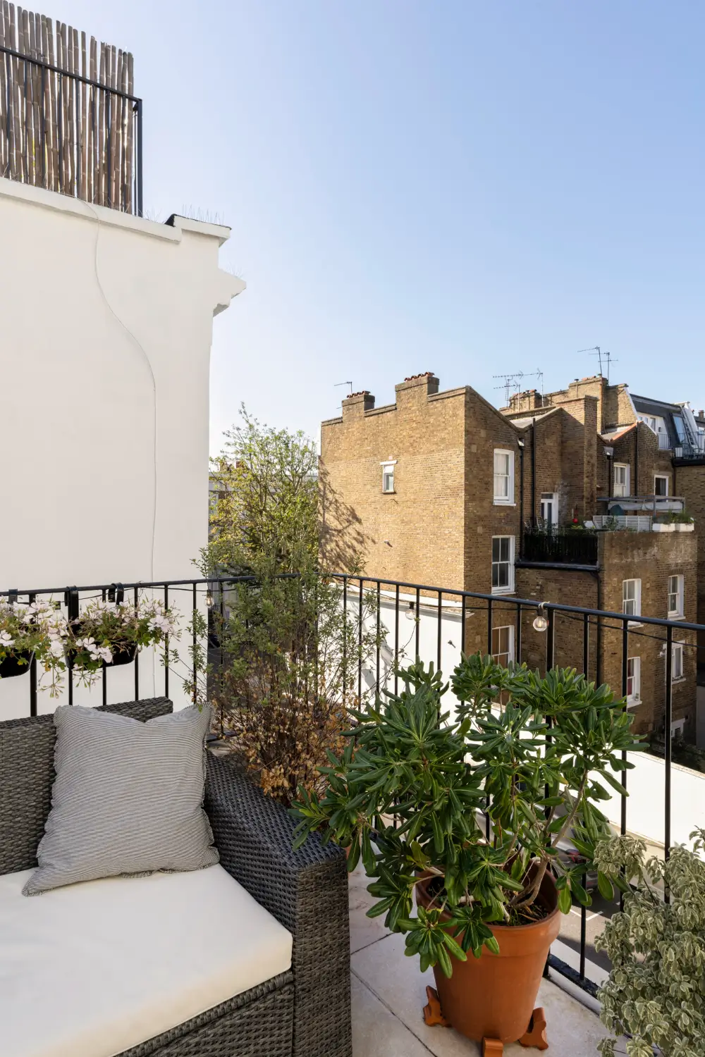 A Charming Victorian Duplex Apartment with a Roof Terrace 15 charming-victorian-duplex-apartment-roof-terrace-london