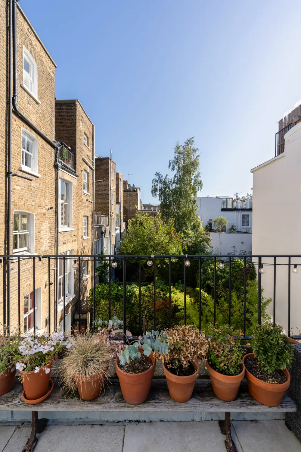 A Charming Victorian Duplex Apartment with a Roof Terrace 16 charming-victorian-duplex-apartment-roof-terrace-london