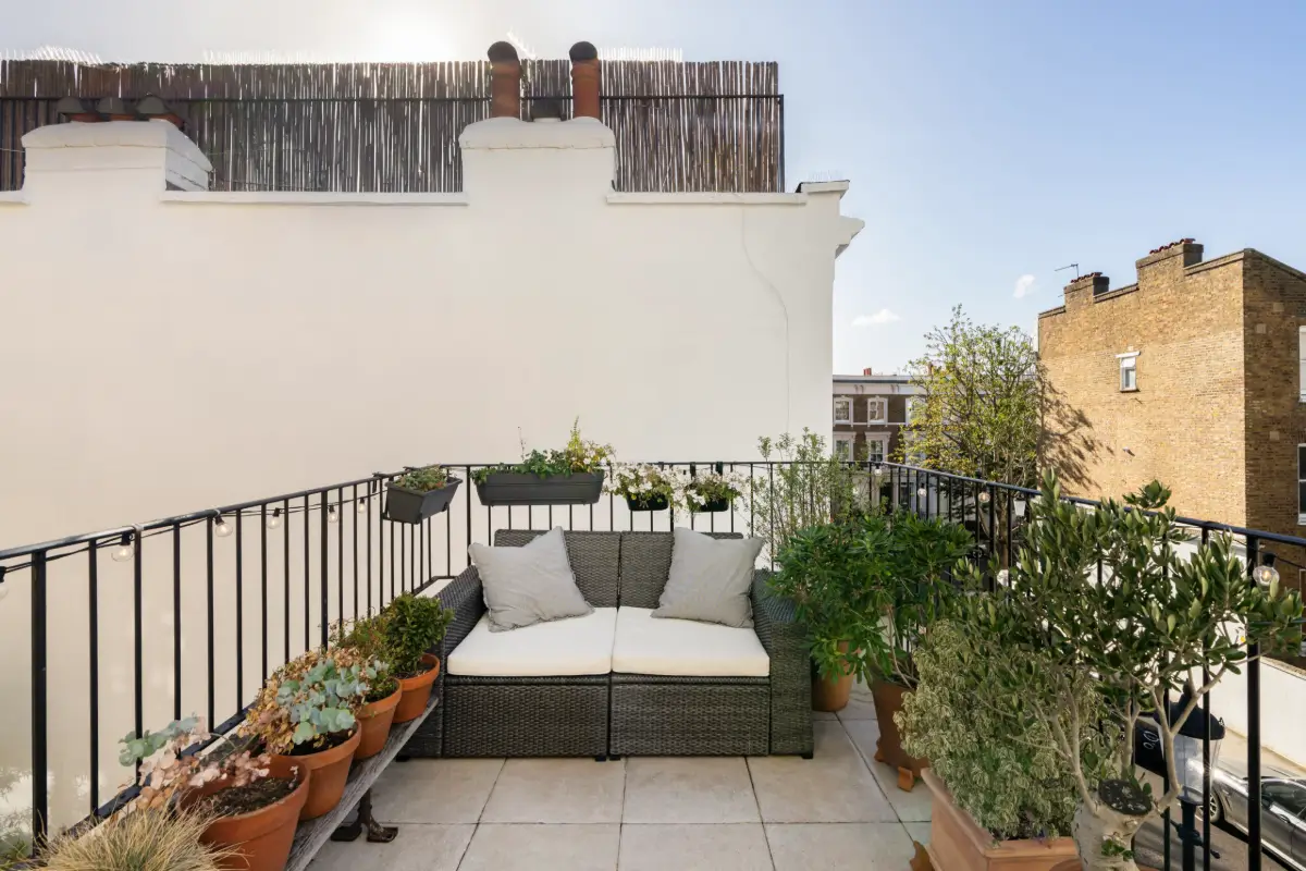 A Charming Victorian Duplex Apartment with a Roof Terrace 14 charming-victorian-duplex-apartment-roof-terrace-london