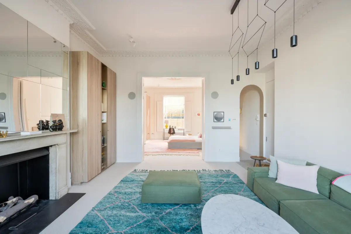 Grand Spaces with Colorful Details in a Holland Park Apartment 4 color-design-extended-notting-hill-apartment