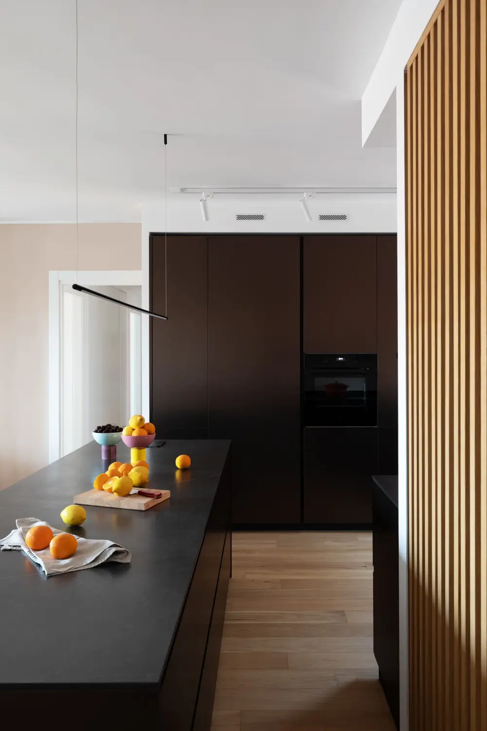 Contemporary and Warm Spaces in a Roman Apartment by Raffaella Falbo 5 contemporary-rome-apartment-Raffaella-Falbo-nordroom