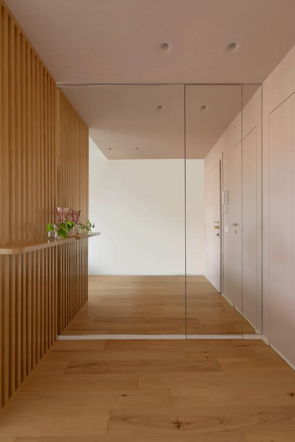 Contemporary and Warm Spaces in a Roman Apartment by Raffaella Falbo 22 contemporary-rome-apartment-Raffaella-Falbo-nordroom