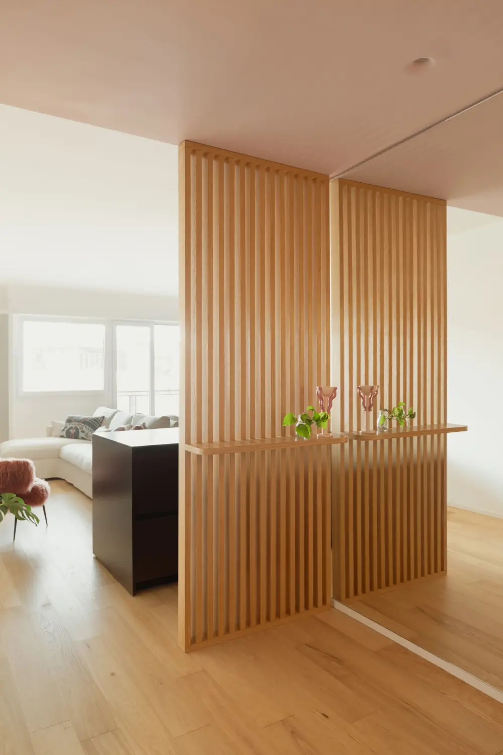 Contemporary and Warm Spaces in a Roman Apartment by Raffaella Falbo 11 contemporary-rome-apartment-Raffaella-Falbo-nordroom