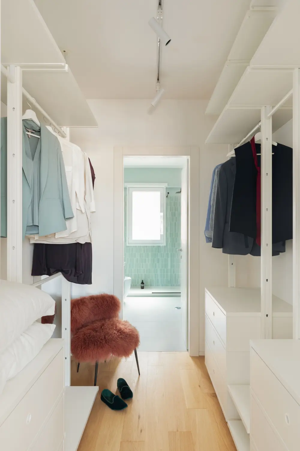 Contemporary and Warm Spaces in a Roman Apartment by Raffaella Falbo 15 contemporary-rome-apartment-Raffaella-Falbo-nordroom