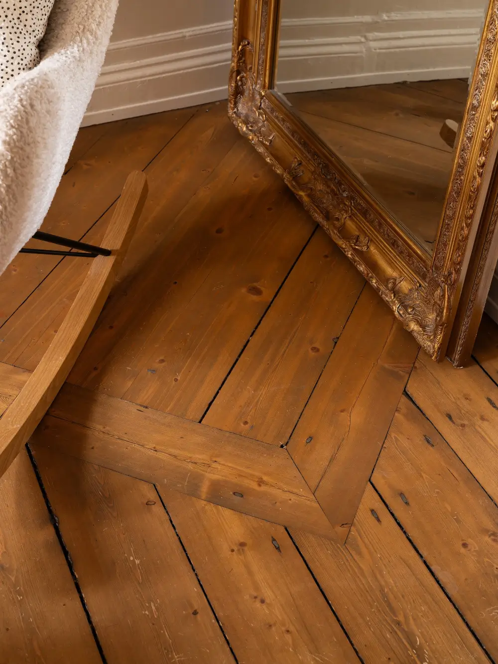 Warm and Rich Colors in a 19th-Century Stockholm Apartment 5 cozy-colorful-rooms-19th-century-stockholm-apartment-nordroom