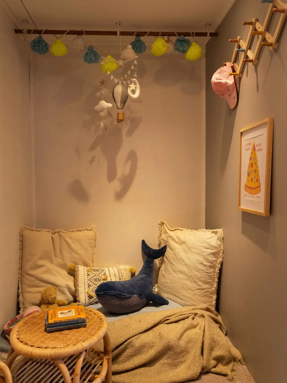 Warm and Rich Colors in a 19th-Century Stockholm Apartment 17 cozy-colorful-rooms-19th-century-stockholm-apartment-nordroom