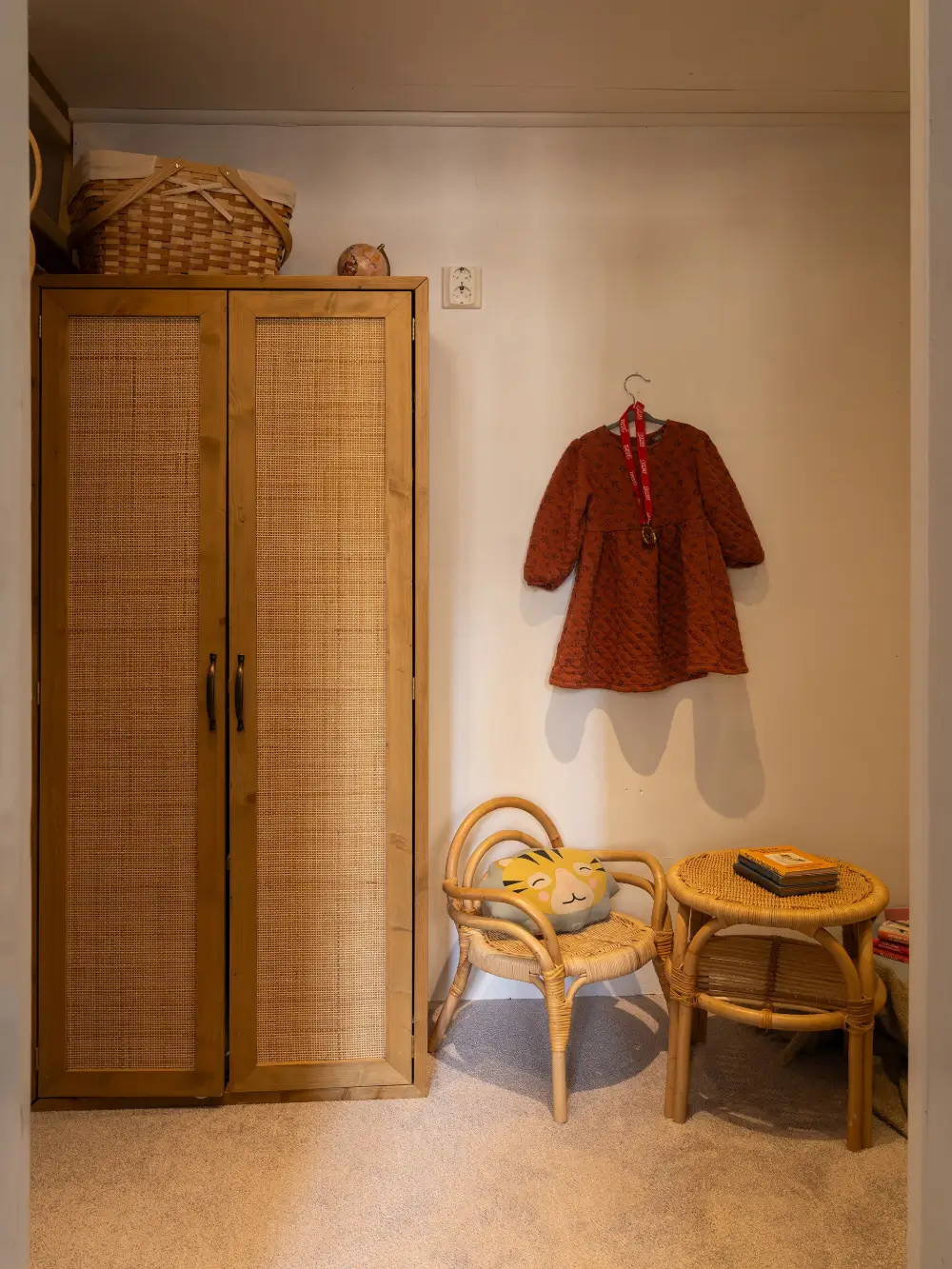 Warm and Rich Colors in a 19th-Century Stockholm Apartment 18 cozy-colorful-rooms-19th-century-stockholm-apartment-nordroom