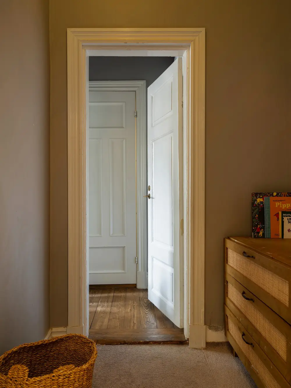 Warm and Rich Colors in a 19th-Century Stockholm Apartment 19 cozy-colorful-rooms-19th-century-stockholm-apartment-nordroom