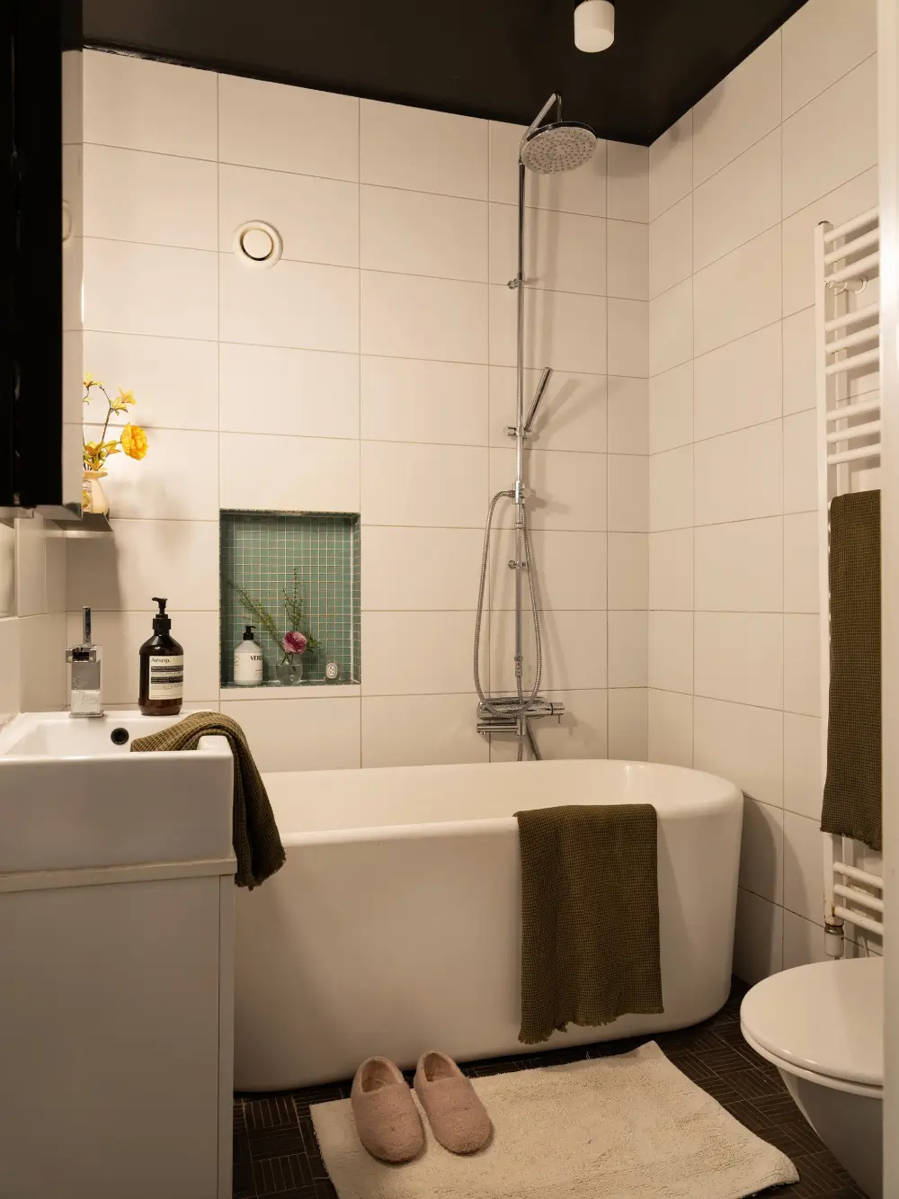 Warm and Rich Colors in a 19th-Century Stockholm Apartment 20 cozy-colorful-rooms-19th-century-stockholm-apartment-nordroom