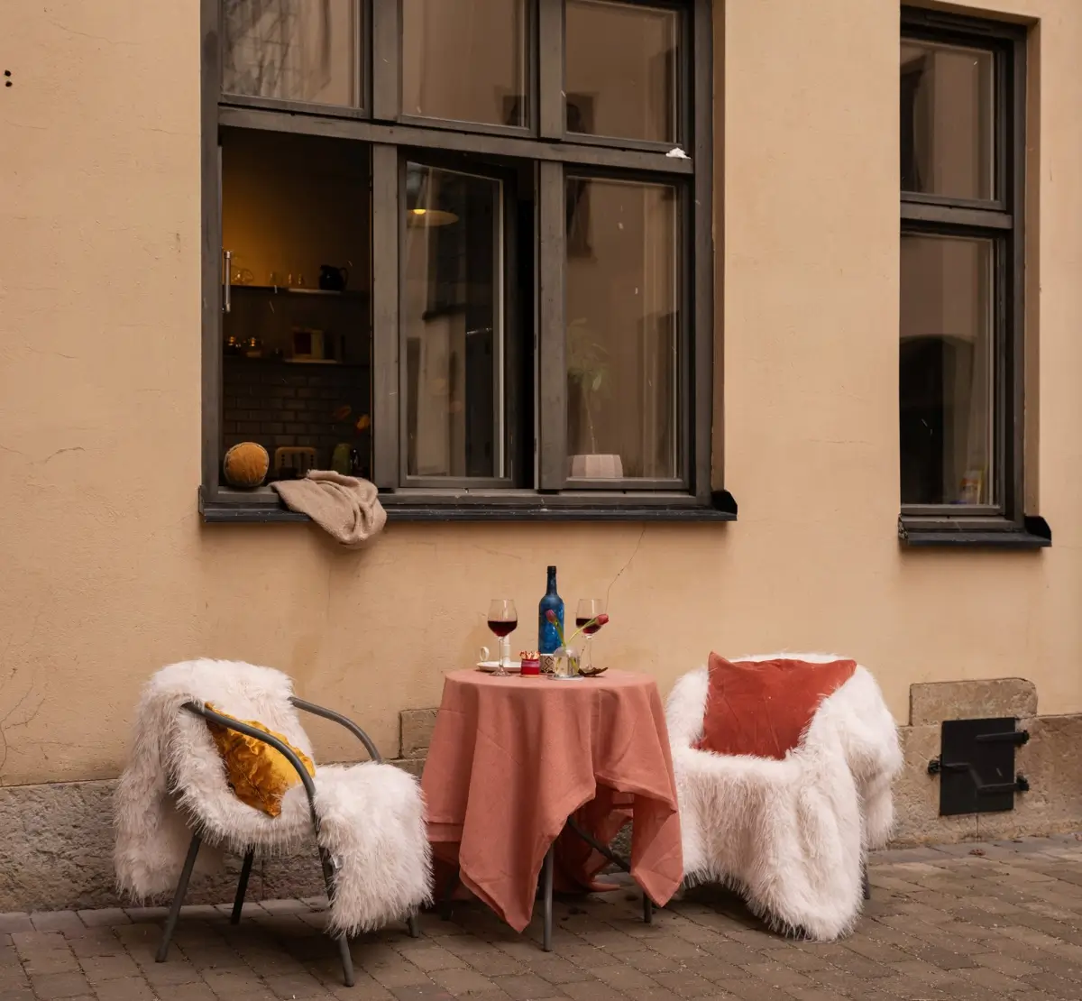 Warm and Rich Colors in a 19th-Century Stockholm Apartment 22 cozy-colorful-rooms-19th-century-stockholm-apartment-nordroom