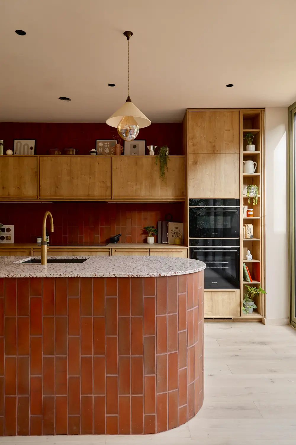 Midcentury and Japanese Influences in a Sustainable London New Build 14 curves-textures-new-build-house-london