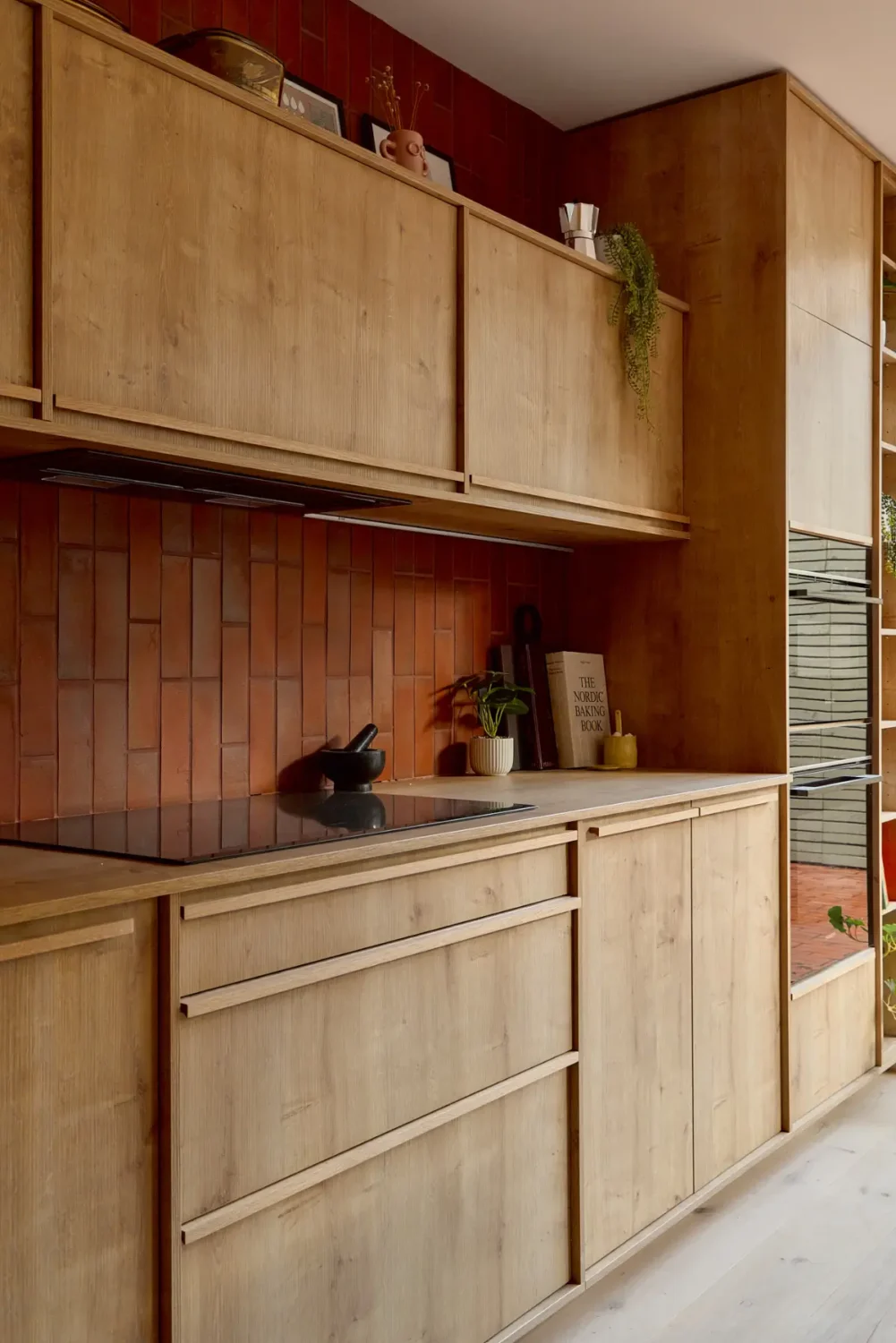 Midcentury and Japanese Influences in a Sustainable London New Build 17 curves-textures-new-build-house-london