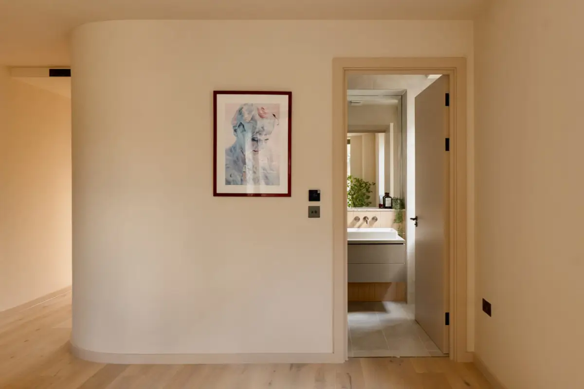 Midcentury and Japanese Influences in a Sustainable London New Build 25 curves-textures-new-build-house-london