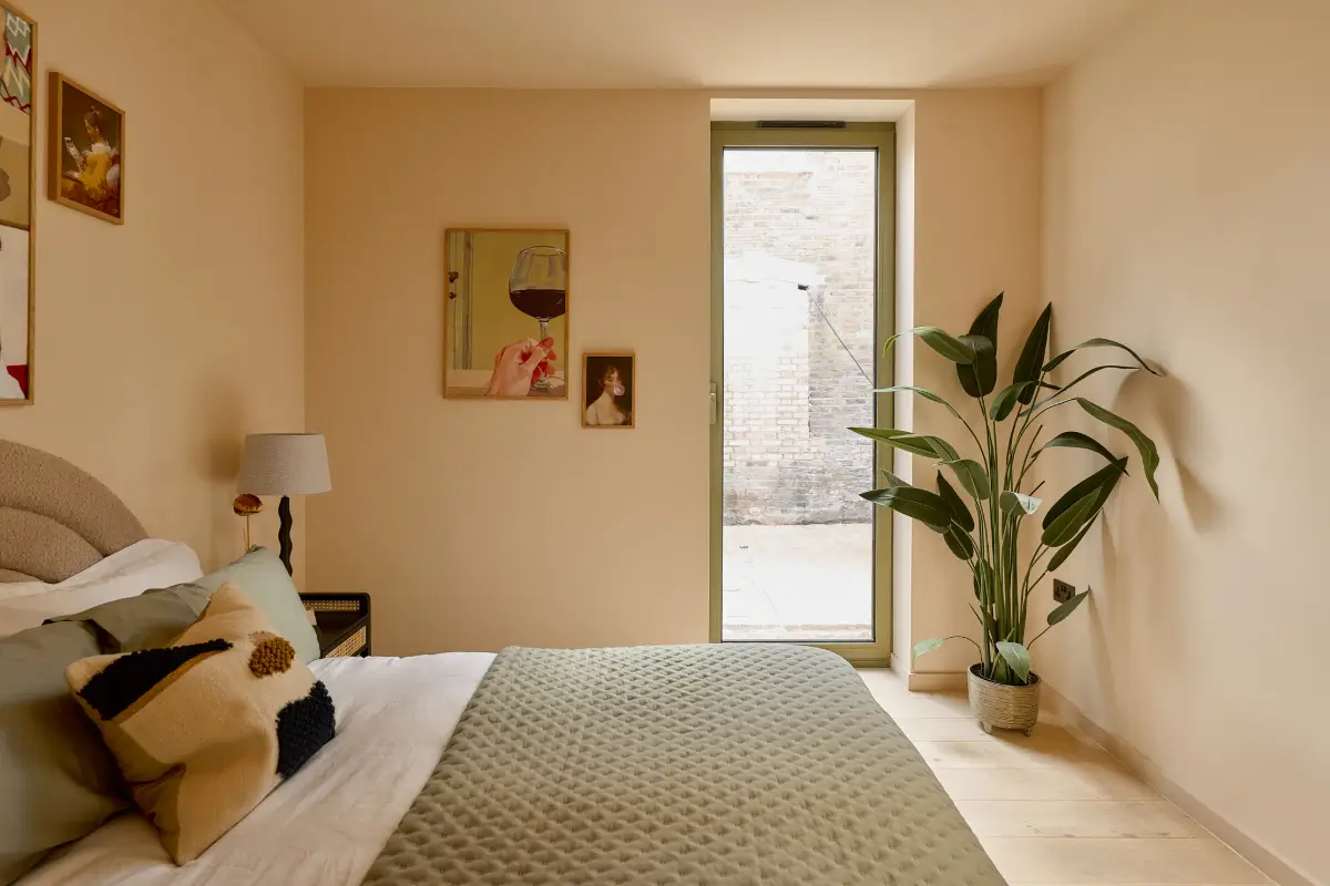 Midcentury and Japanese Influences in a Sustainable London New Build 34 curves-textures-new-build-house-london