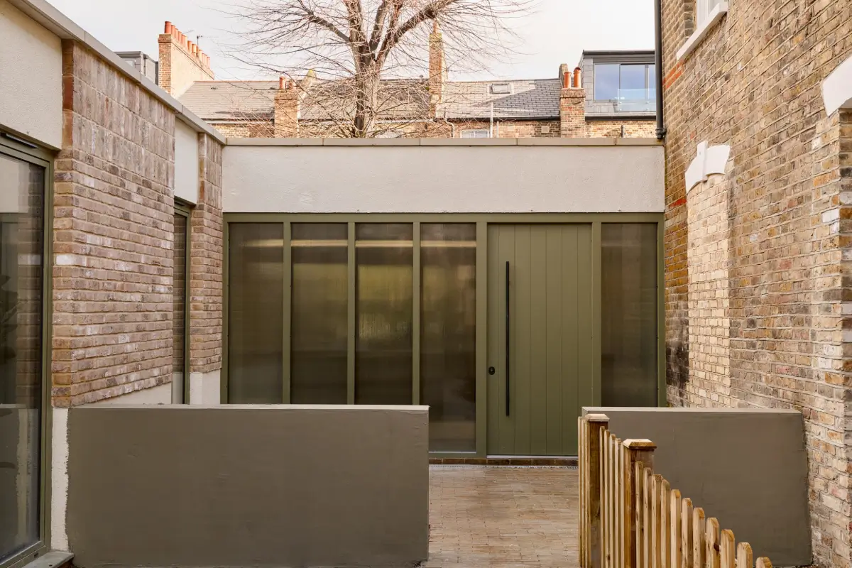 Midcentury and Japanese Influences in a Sustainable London New Build 39 curves-textures-new-build-house-london