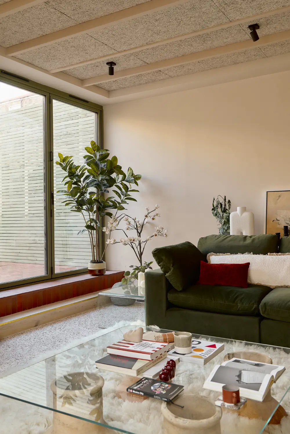 Midcentury and Japanese Influences in a Sustainable London New Build 4 curves-textures-new-build-house-london