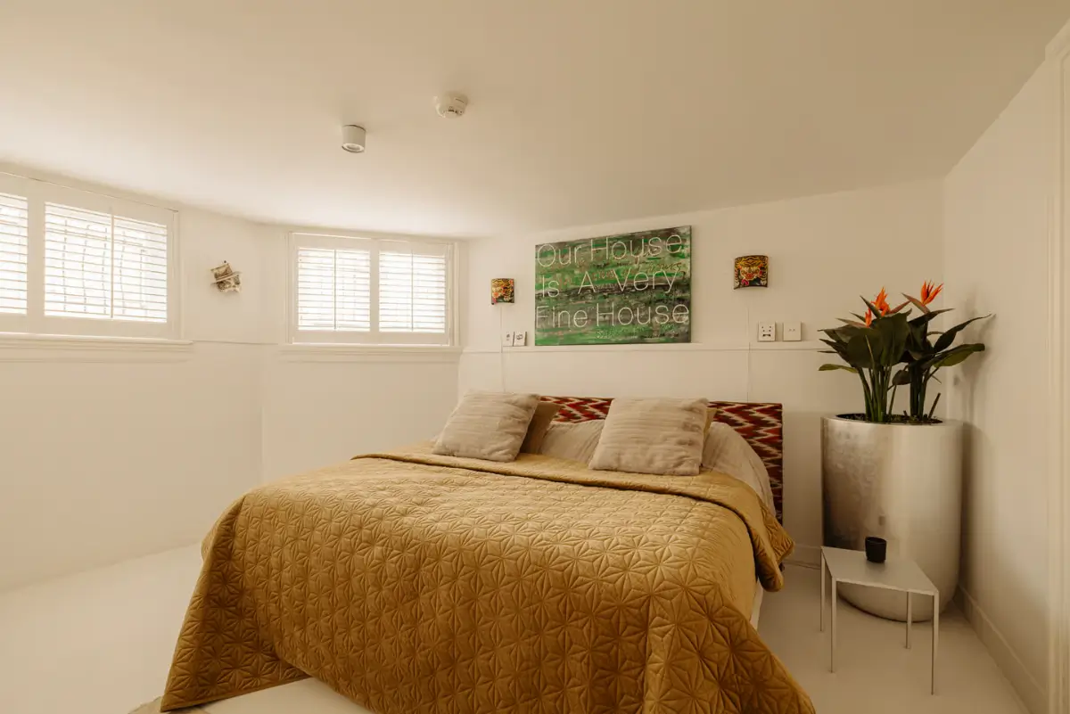 A Bright, Late 19th-Century Corner Apartment in Amsterdam 29 duplex-corner-apartment-amsterdam