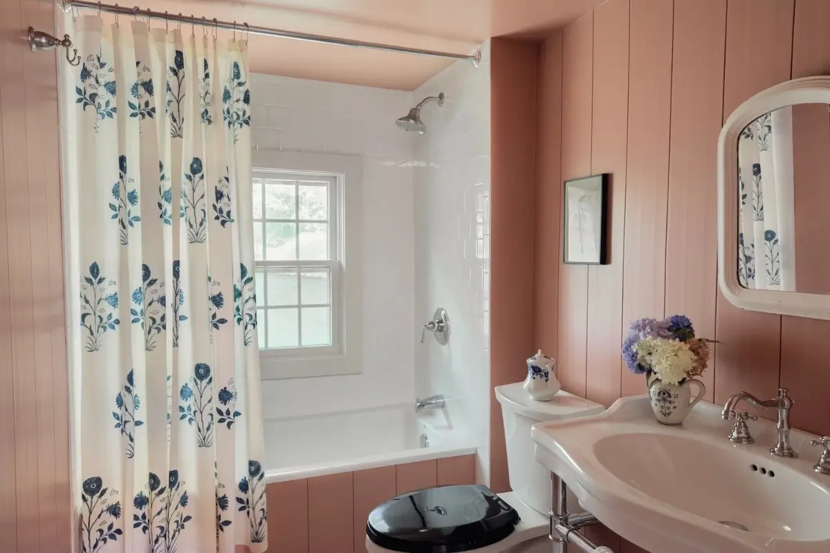 Light Rooms and Pink Tones in One of the Hudson Valley’s Oldest Homes 34 early-18th-century-dutch-house-hudson-valley