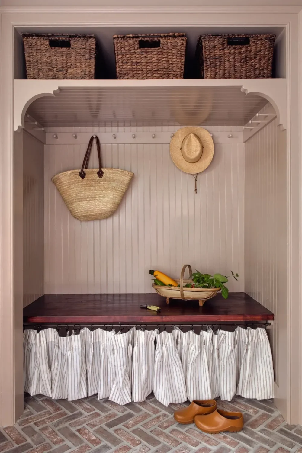 Light Rooms and Pink Tones in One of the Hudson Valley’s Oldest Homes 17 early-18th-century-dutch-house-hudson-valley