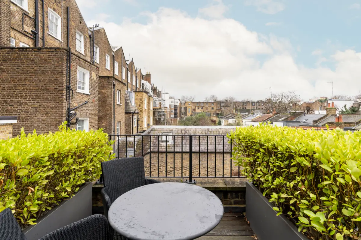 green-tones-renovated-holland-park-townhouse