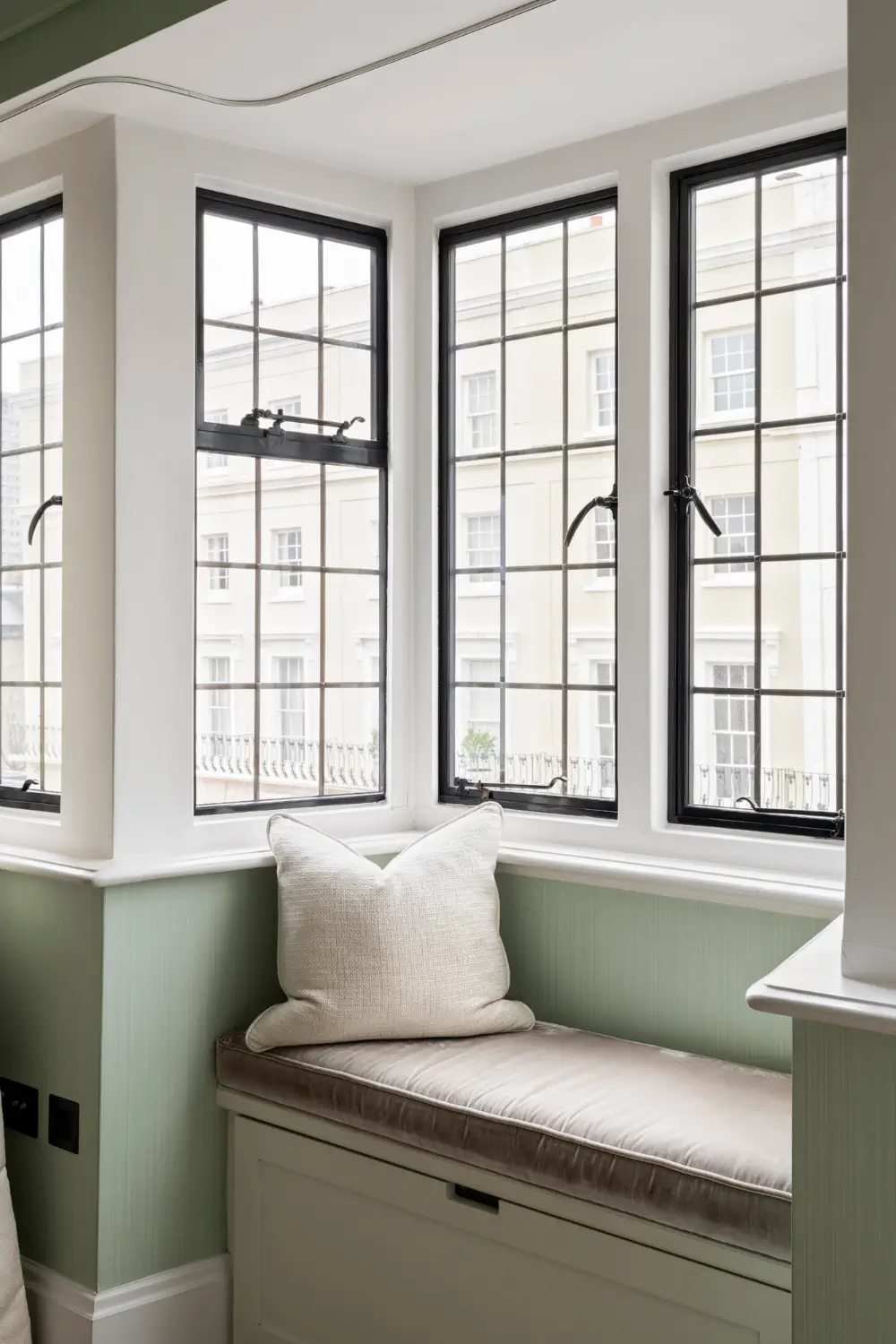 green-tones-renovated-holland-park-townhouse
