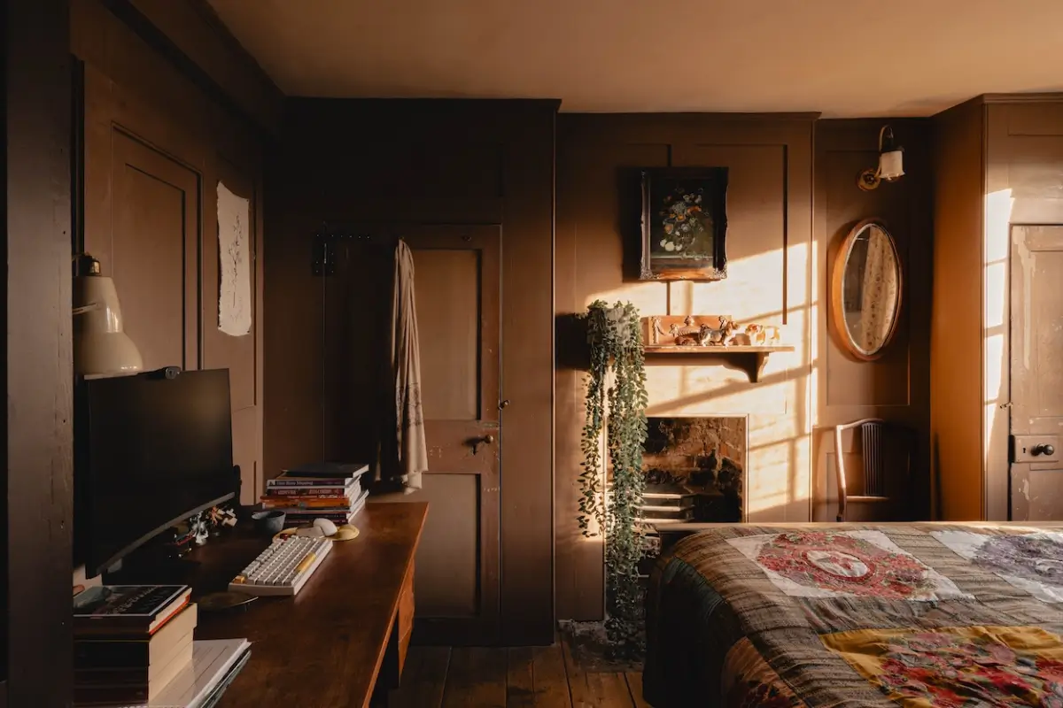 Moody Tones and Warm Light in a Restored East London Georgian Townhouse 22 moody-tones-warm-light-historic-georgian-townhouse-london