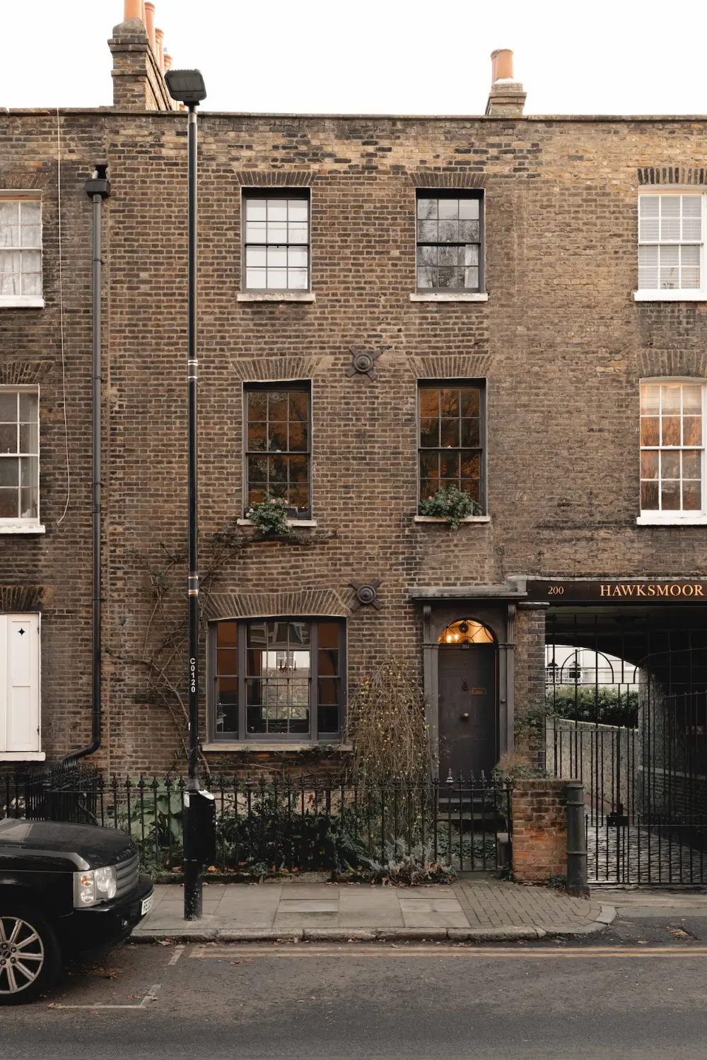 Moody Tones and Warm Light in a Restored East London Georgian Townhouse 1 moody-tones-warm-light-historic-georgian-townhouse-london