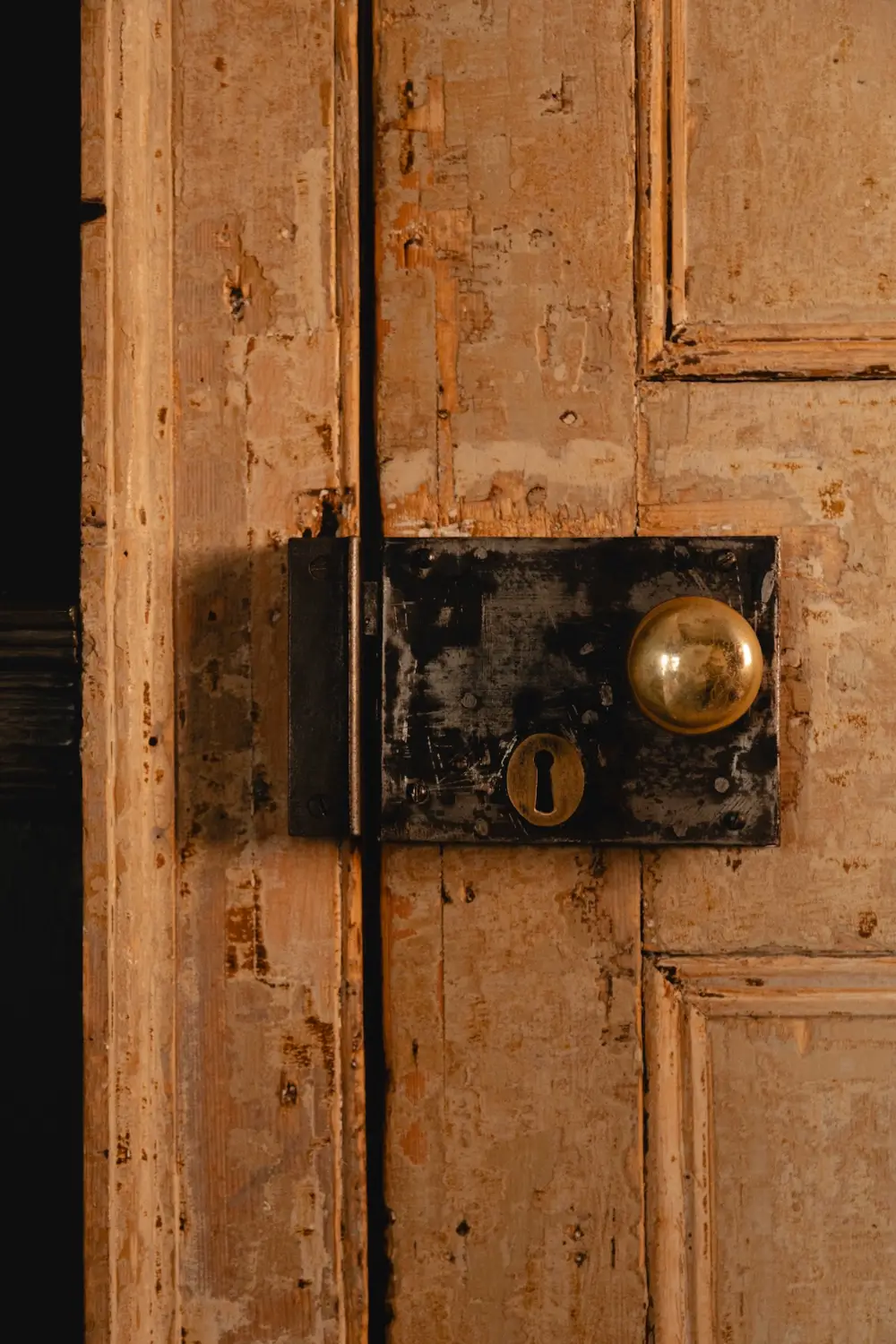 Moody Tones and Warm Light in a Restored East London Georgian Townhouse 26 moody-tones-warm-light-historic-georgian-townhouse-london