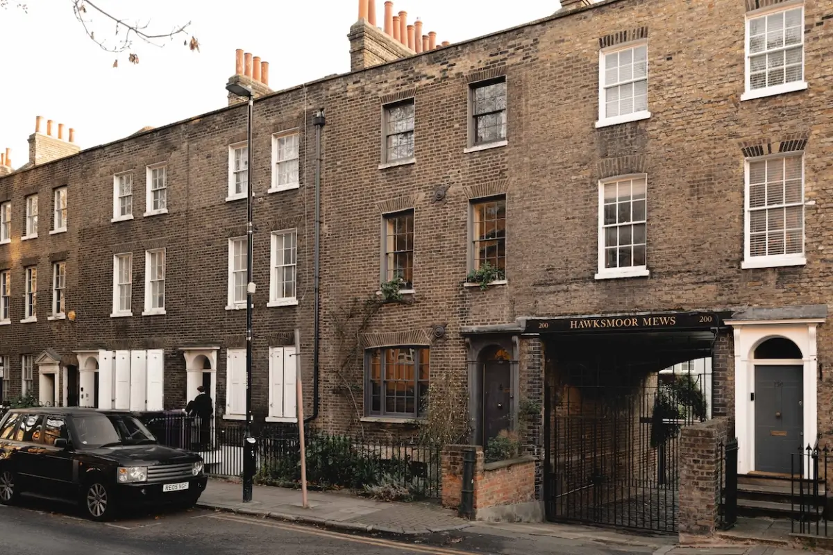 Moody Tones and Warm Light in a Restored East London Georgian Townhouse 28 moody-tones-warm-light-historic-georgian-townhouse-london