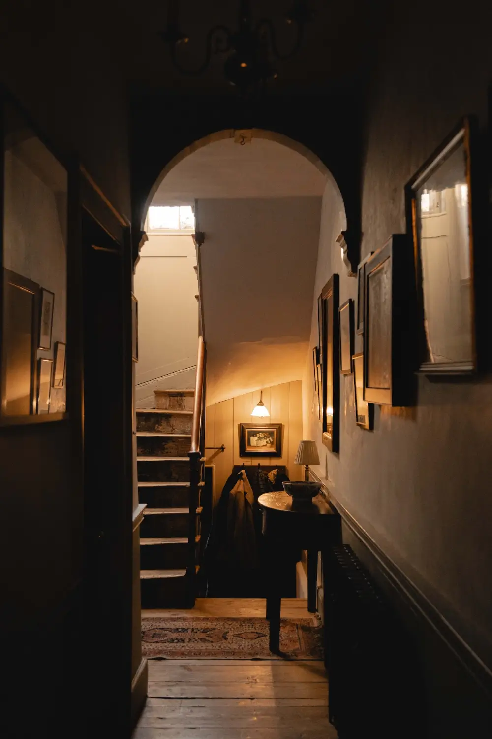 Moody Tones and Warm Light in a Restored East London Georgian Townhouse 3 moody-tones-warm-light-historic-georgian-townhouse-london