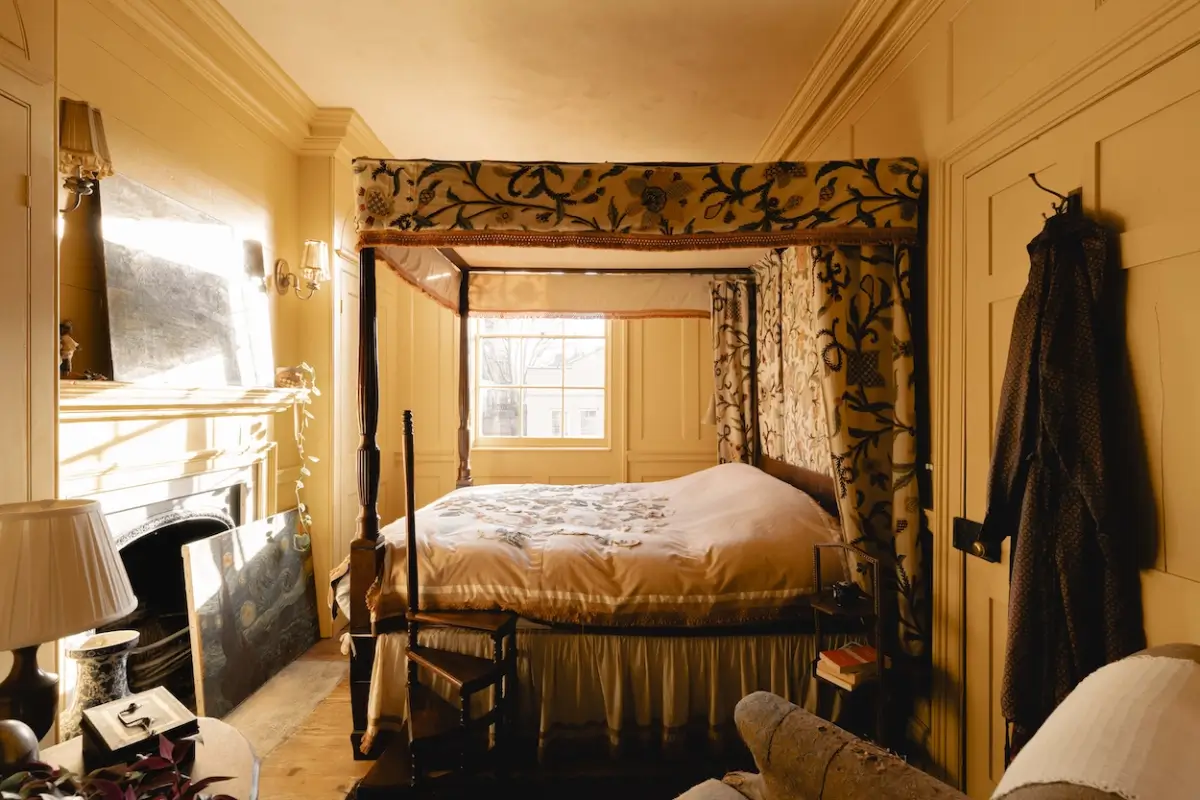 Moody Tones and Warm Light in a Restored East London Georgian Townhouse 20 moody-tones-warm-light-historic-georgian-townhouse-london