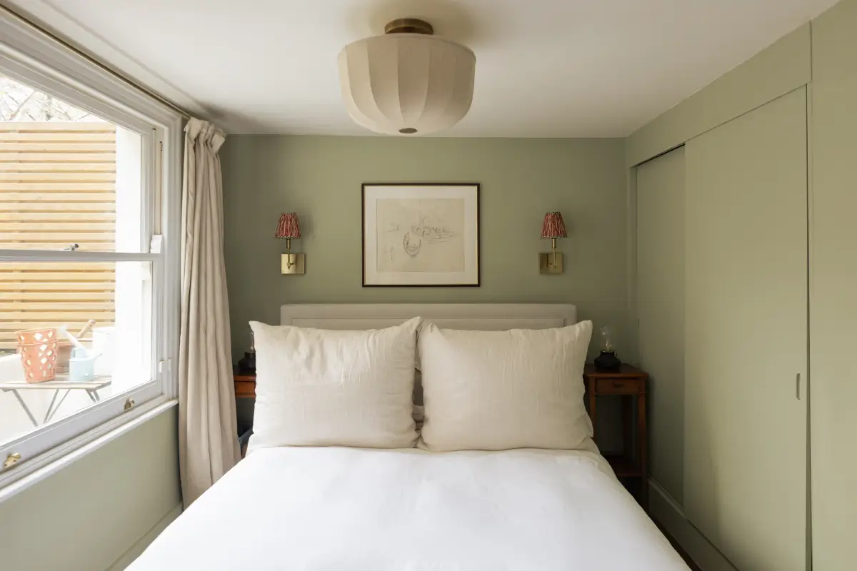 A Garden Apartment Decorated in Green and Terracotta Hues 16 one-bedroom-victorian-garden-apartment-london