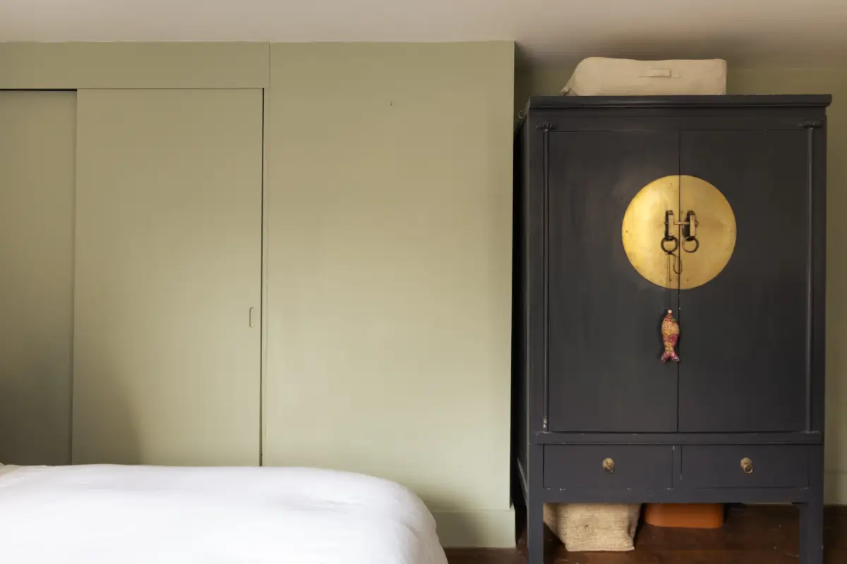 A Garden Apartment Decorated in Green and Terracotta Hues 17 one-bedroom-victorian-garden-apartment-london