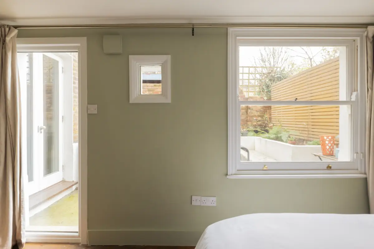 A Garden Apartment Decorated in Green and Terracotta Hues 19 one-bedroom-victorian-garden-apartment-london