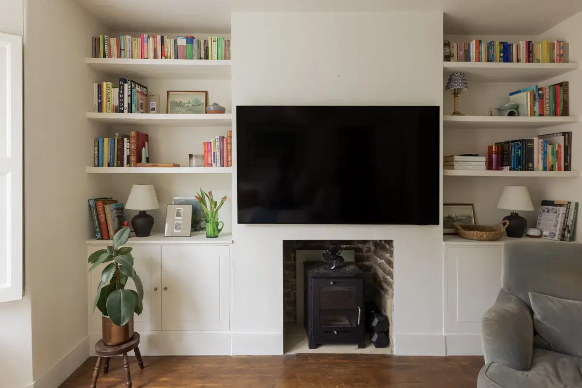 A Garden Apartment Decorated in Green and Terracotta Hues 3 one-bedroom-victorian-garden-apartment-london