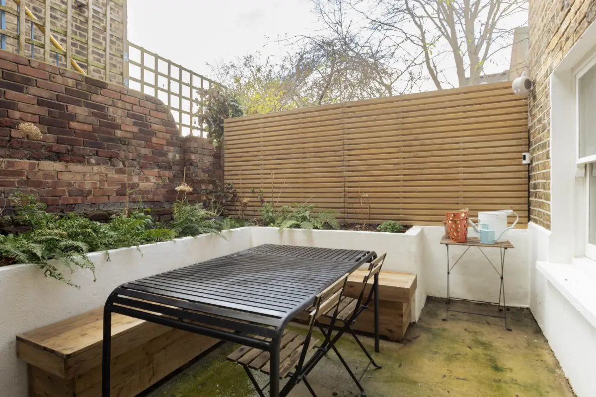 A Garden Apartment Decorated in Green and Terracotta Hues 21 one-bedroom-victorian-garden-apartment-london
