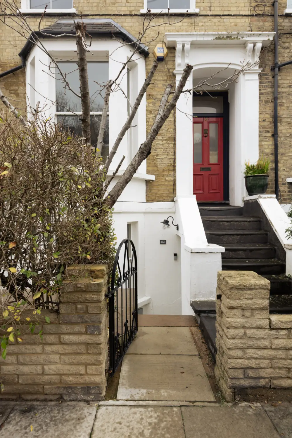 A Garden Apartment Decorated in Green and Terracotta Hues 23 one-bedroom-victorian-garden-apartment-london