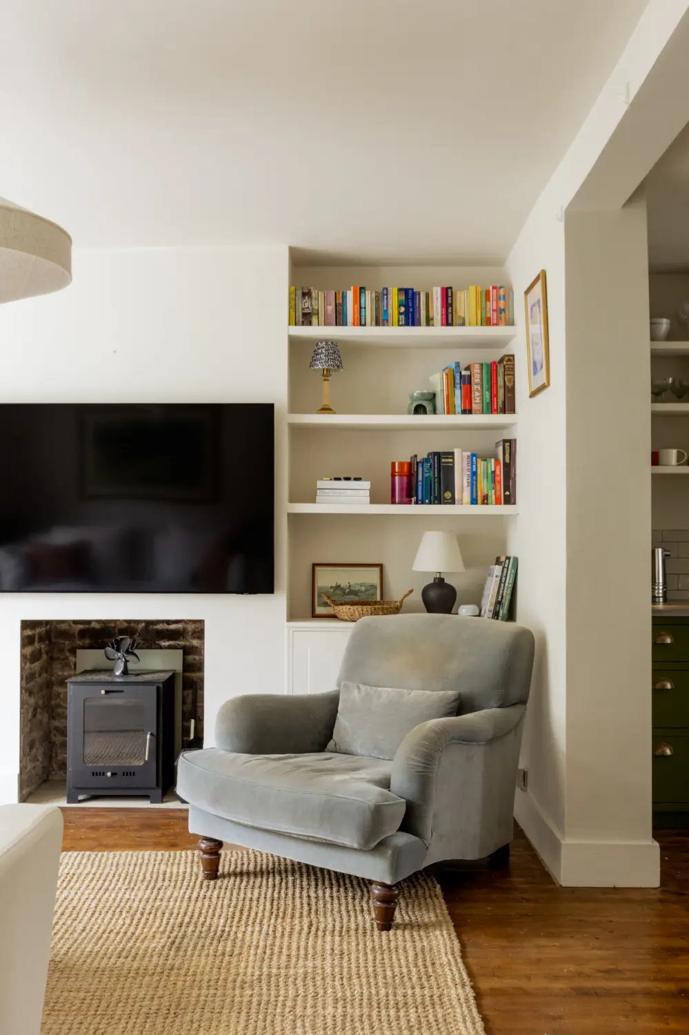 A Garden Apartment Decorated in Green and Terracotta Hues 4 one-bedroom-victorian-garden-apartment-london