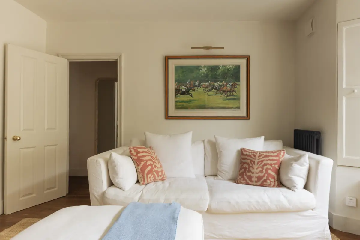 A Garden Apartment Decorated in Green and Terracotta Hues 5 one-bedroom-victorian-garden-apartment-london