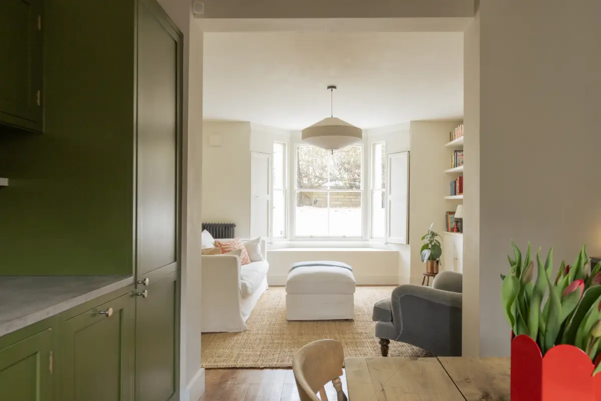 A Garden Apartment Decorated in Green and Terracotta Hues 6 one-bedroom-victorian-garden-apartment-london