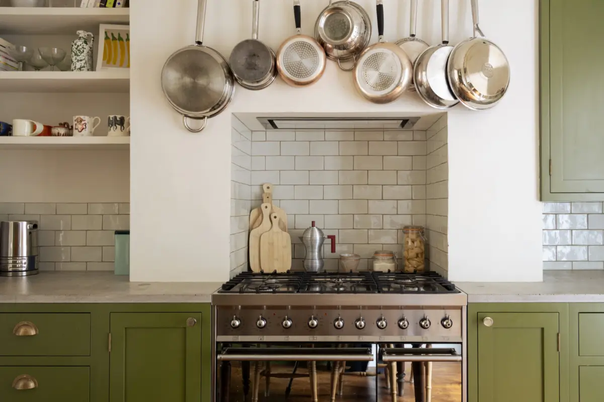 A Garden Apartment Decorated in Green and Terracotta Hues 9 one-bedroom-victorian-garden-apartment-london
