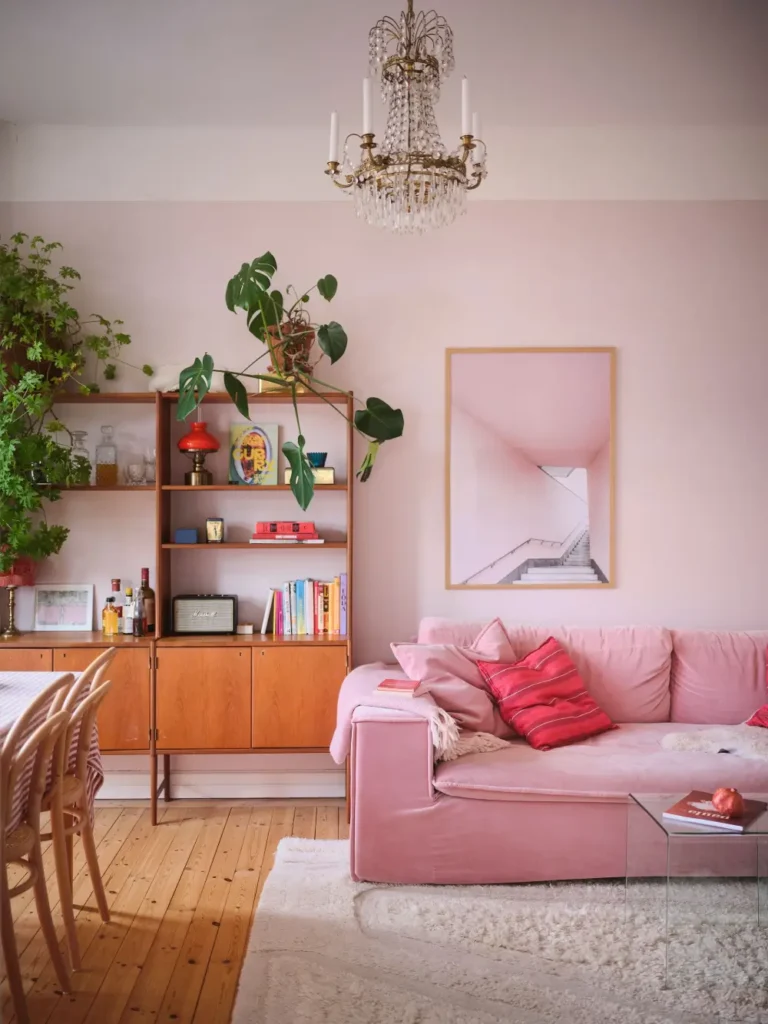 pink-living-room-early-20th-century-apartment-nordroom