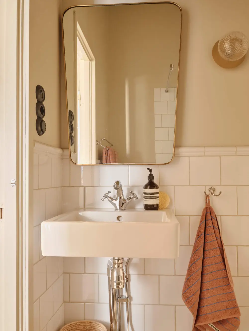 preserved-charm-spacious-stockholm-apartment-nordroom