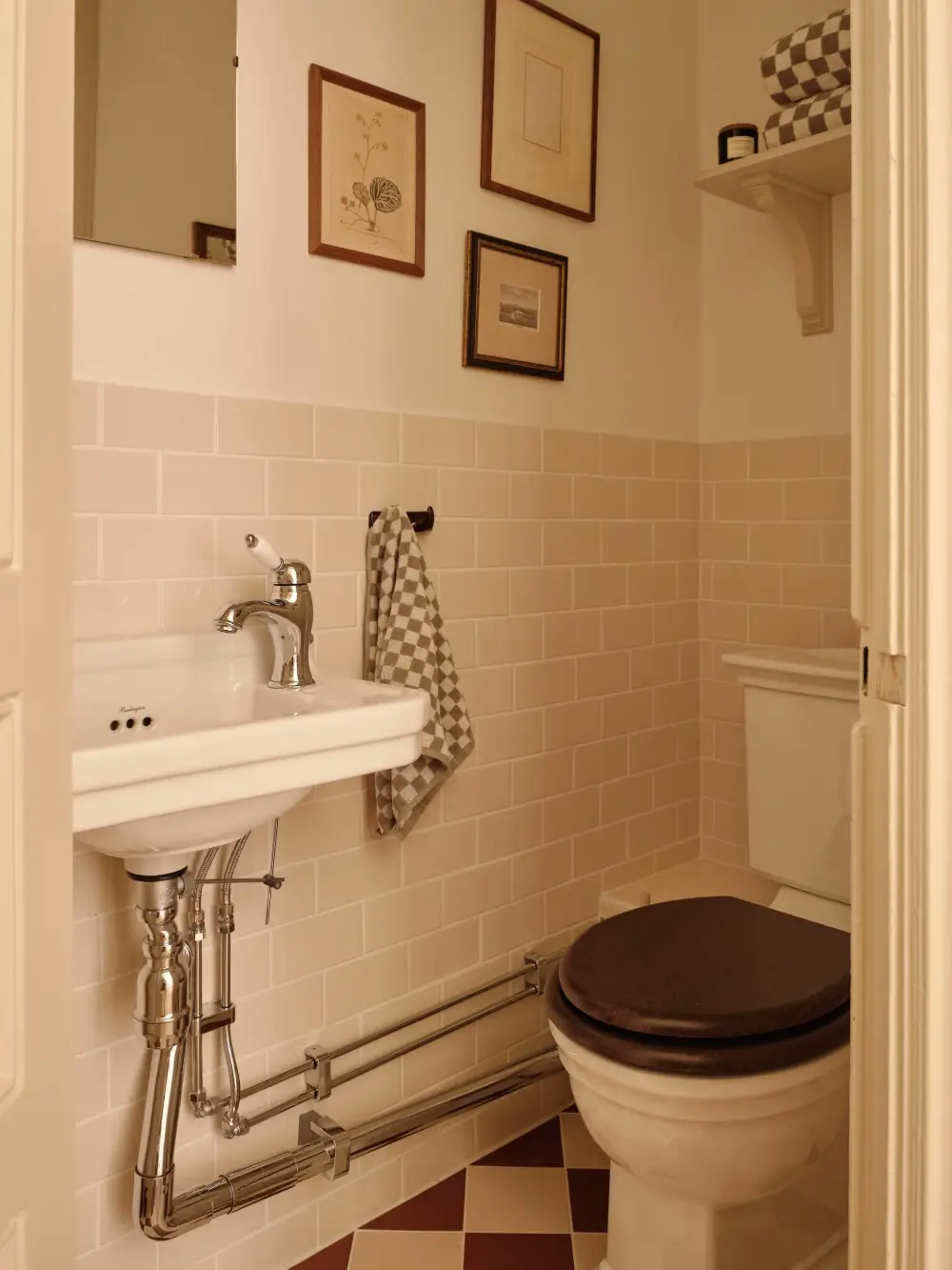 preserved-charm-spacious-stockholm-apartment-nordroom