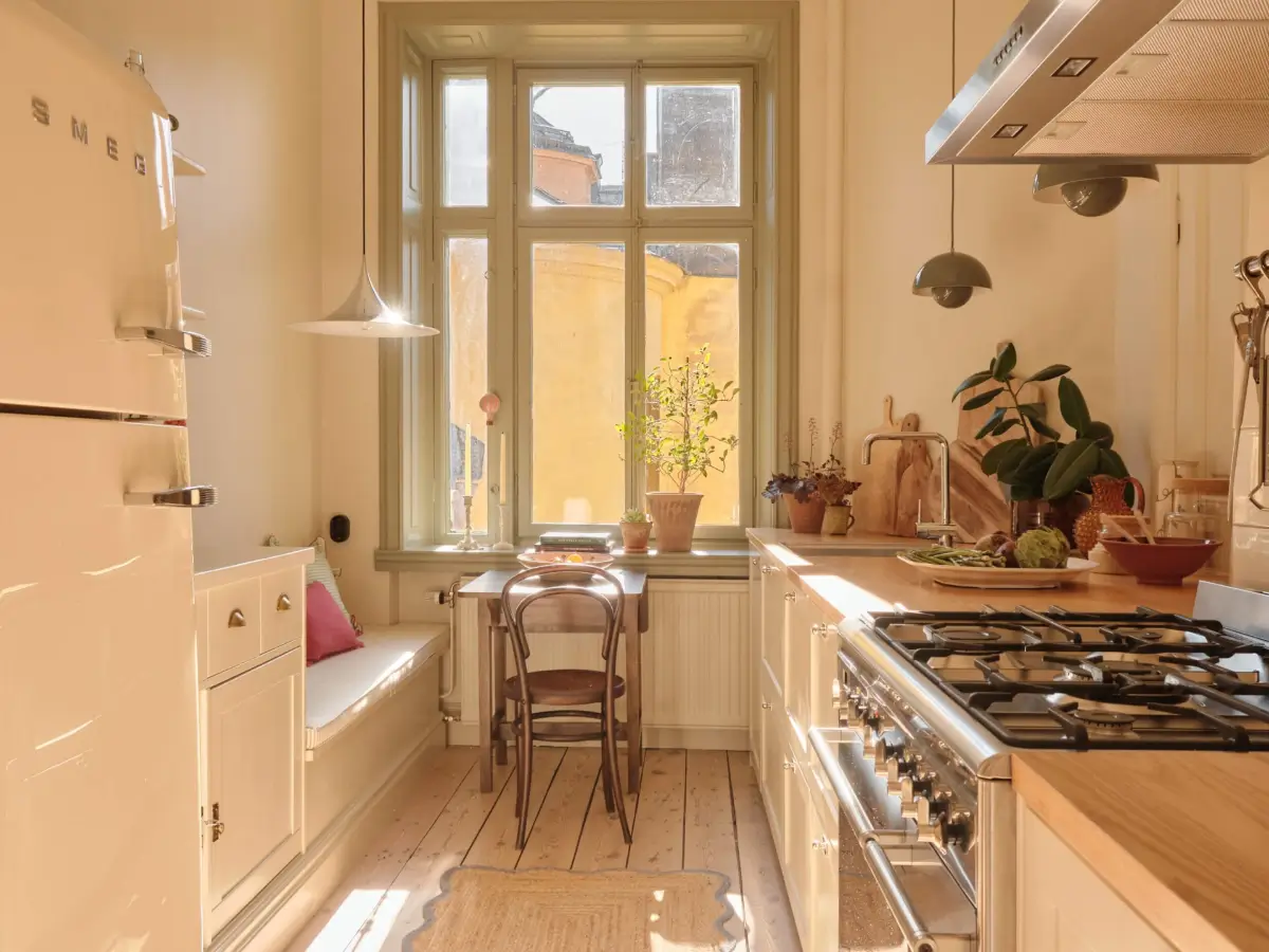 preserved-charm-spacious-stockholm-apartment-nordroom