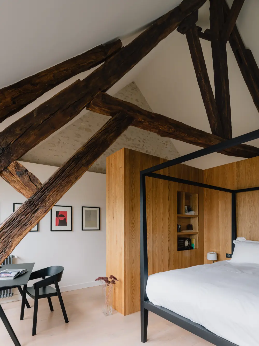 Contemporary Living in A Restored Winemaker’s House in Burgundy 12 restored-old-winemakers-house-france-Atelier-FCA-nordroom