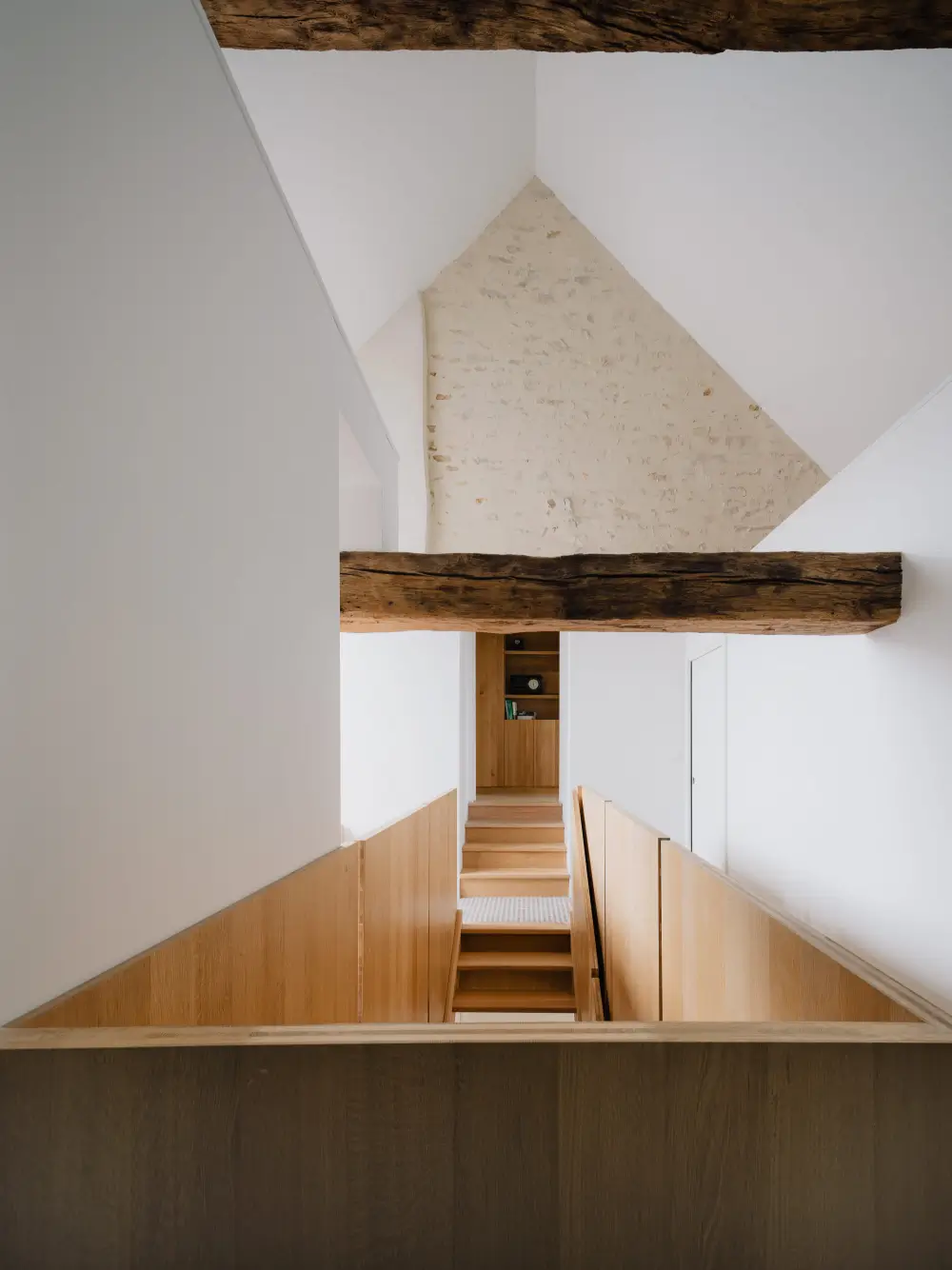 Contemporary Living in A Restored Winemaker’s House in Burgundy 9 restored-old-winemakers-house-france-Atelier-FCA-nordroom